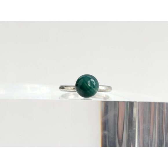 Silver Toned Faux Green Malachite Minimalist Vintage Cabochon Ring - sz 6.5 - Picture 2 of 9